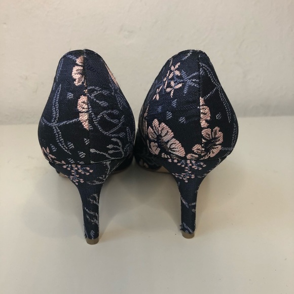 Charles by Charles David pointed toe kitten heel - Picture 3 of 8